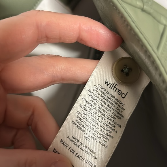 NWT Aritzia Wilfred Beatrix Bitter Sage Wilfred Vegan Leather Pants Size 10 - Picture 11 of 12